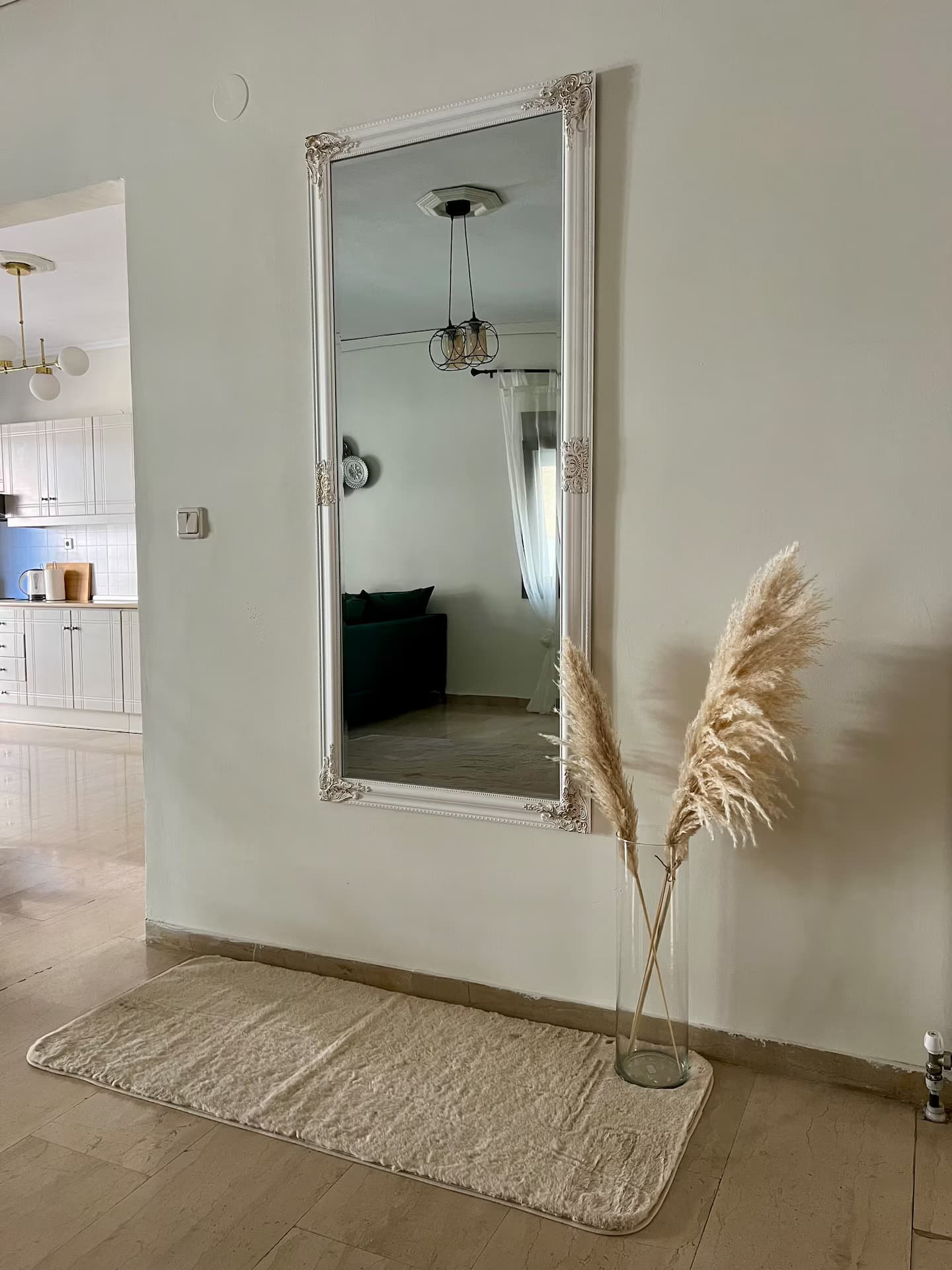 Airy Apartment - Image 5