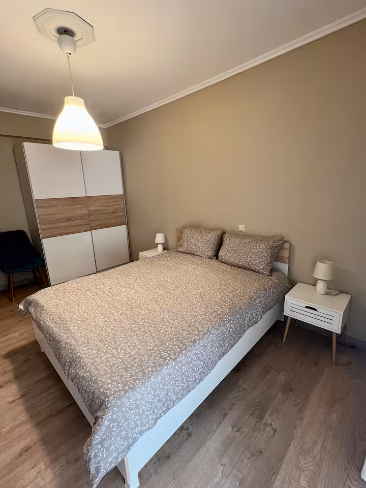 Airy Apartment - Image 8