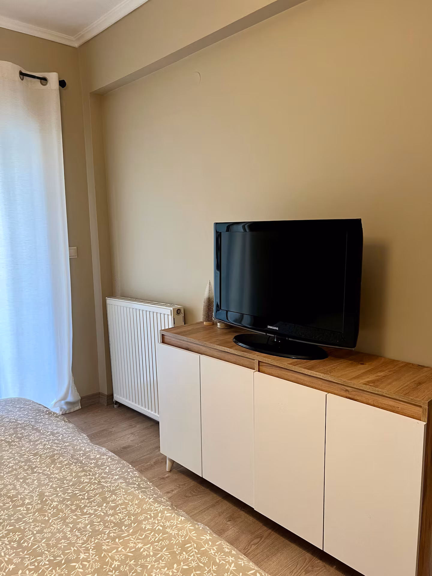 Airy Apartment - Image 14