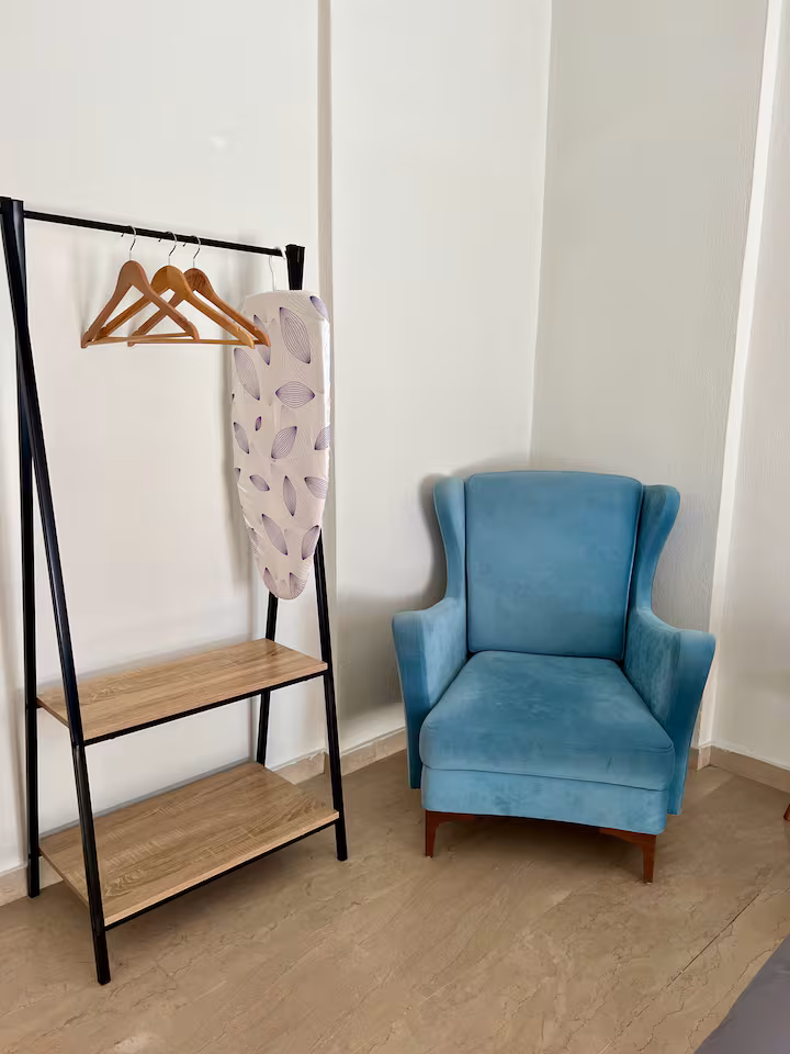 Sunny Apartment - Image 3