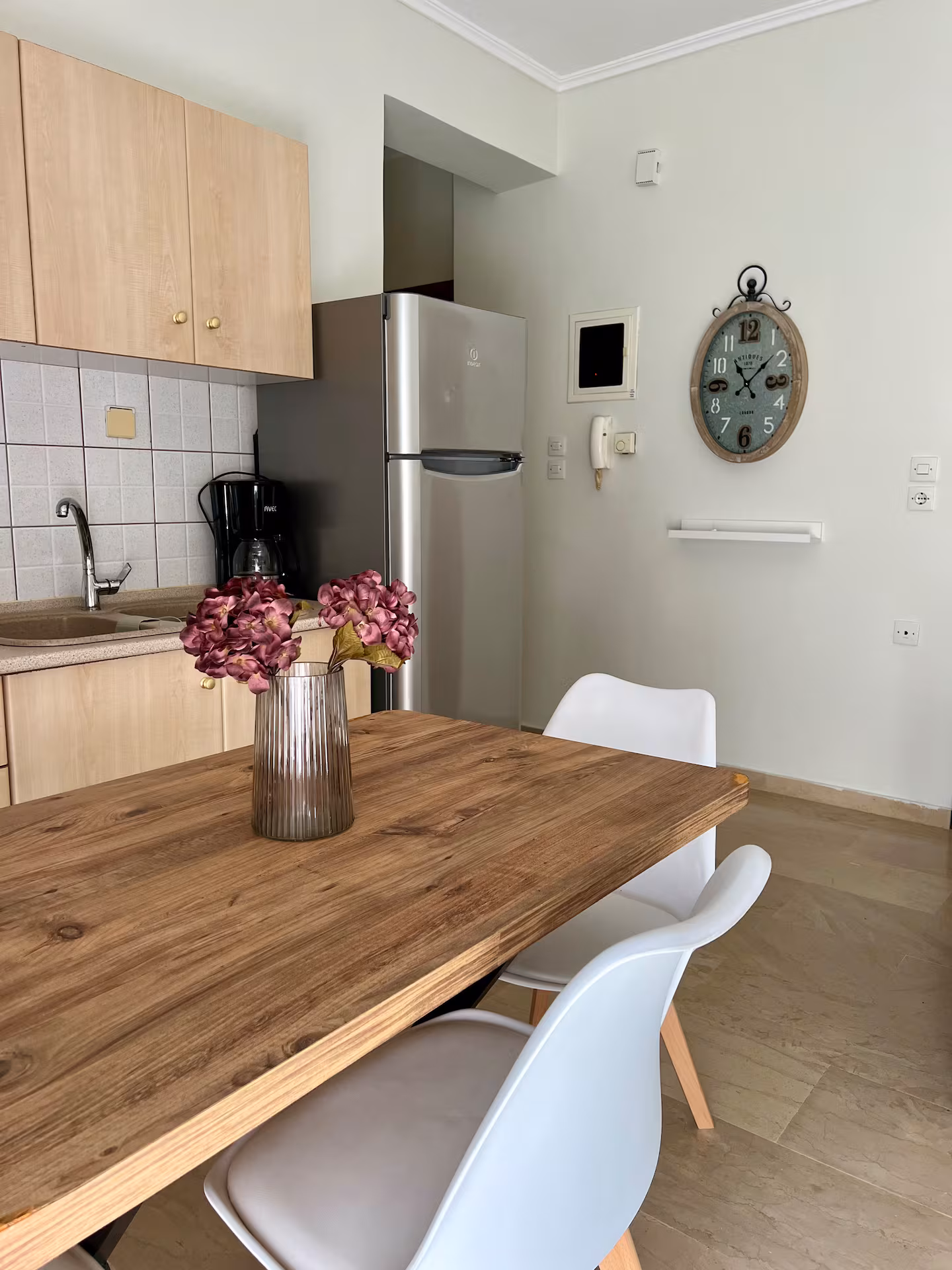 Sunny Apartment - Image 5